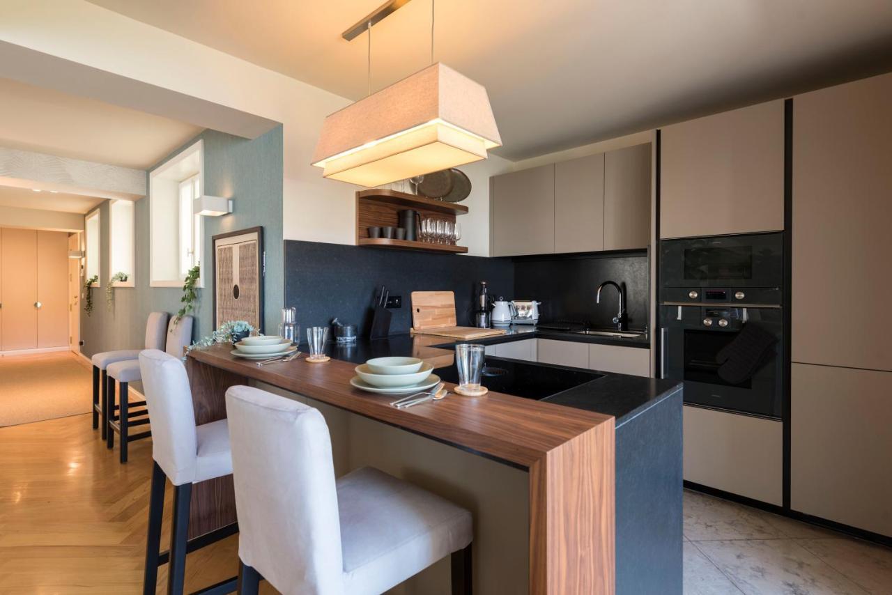 Emporium Deluxe 3Br Apartment W/ Private Parking By Lovelystay OOporto Extérieur photo