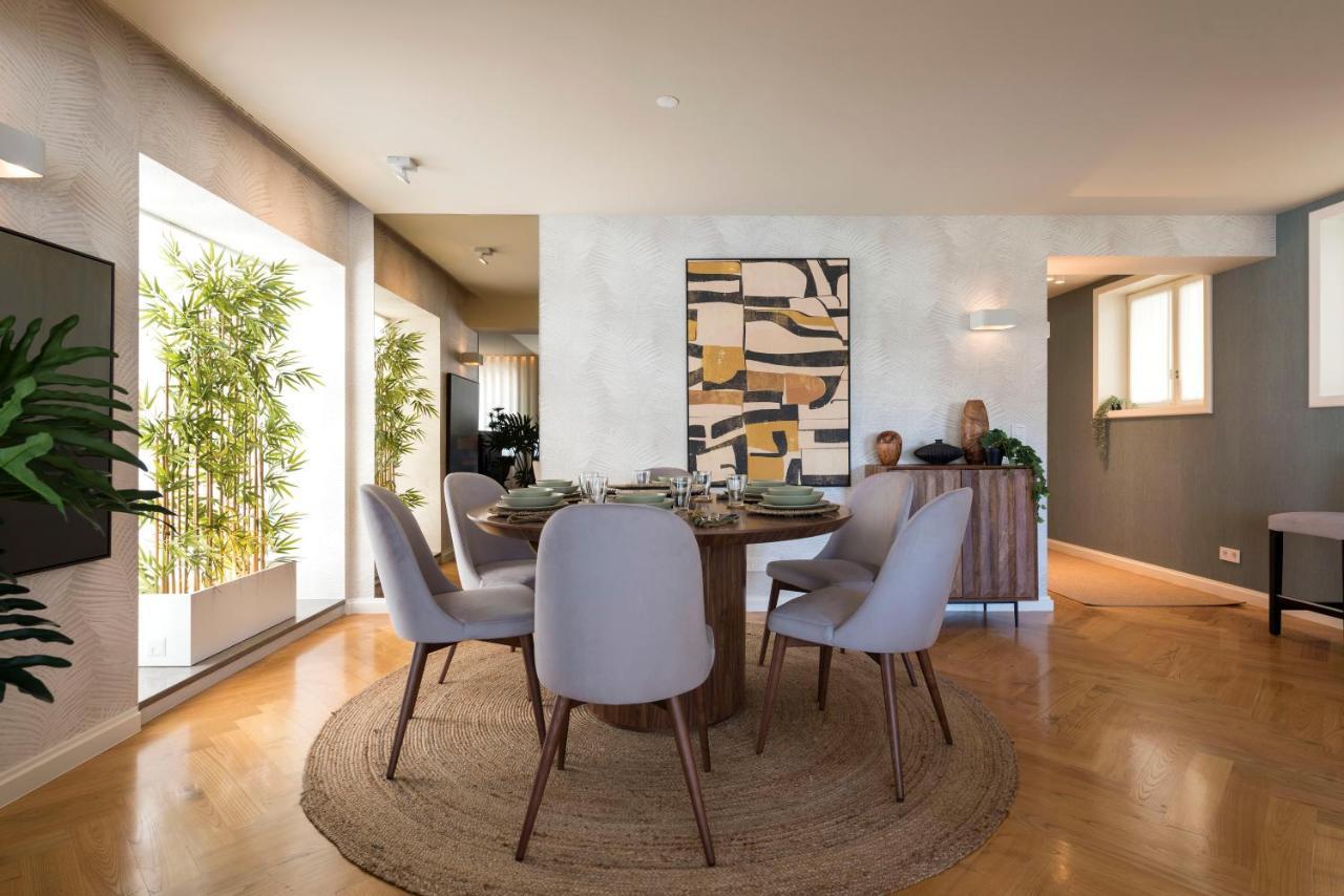 Emporium Deluxe 3Br Apartment W/ Private Parking By Lovelystay OOporto Extérieur photo