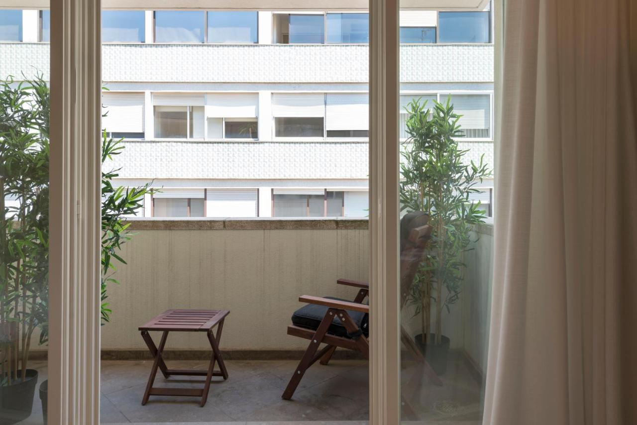 Emporium Deluxe 3Br Apartment W/ Private Parking By Lovelystay OOporto Extérieur photo